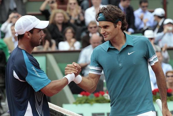 Roger Federer defeats Kei Nishikori to set up Halle final against Alejandro Falla