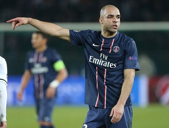 Former Chelsea defender Alex joins AC Milan from PSG