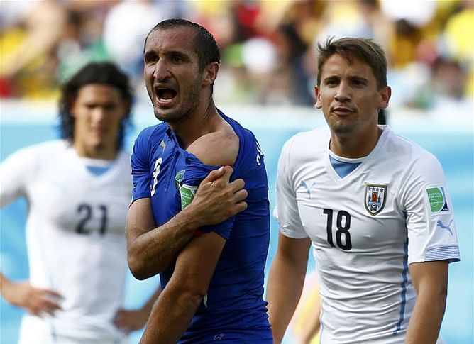 Italy boss Prandelli agrees with Chiellini after witnessing bite marks