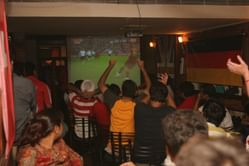 Delhi pubs, restaurants entice crazy World Cup fans