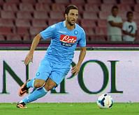 Arsenal could miss out on Higuain after Napoli look to increase buy-out clause
