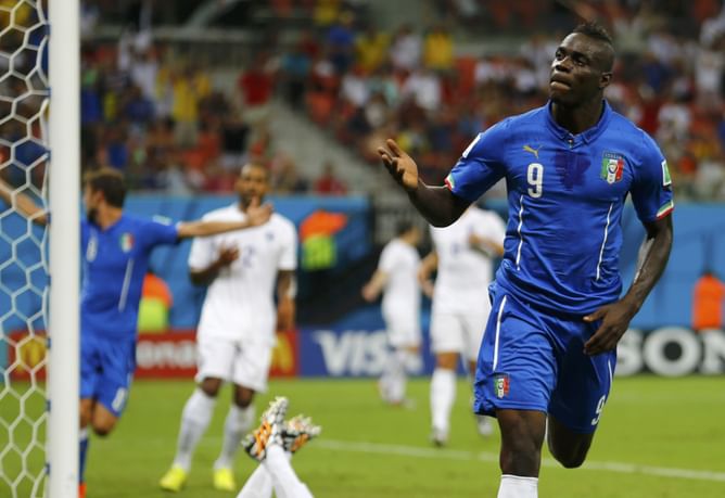 Balotelli thanks fans, calls Brazil "paradise"