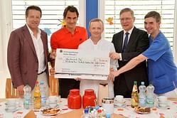 Roger Federer visits children's hospital ahead of Gerry Weber Open in Halle