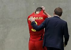 Thomas Vermaelen suffers knee injury during Belgium World Cup clash