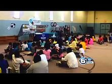 Video: Kane gives back to the community