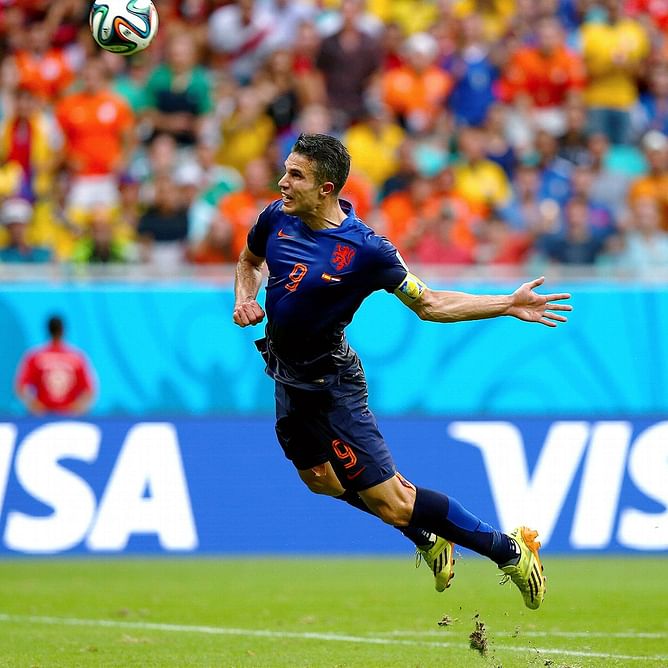 EPL Pass of the weekend: Di Maria's sensational pass to Van Persie with the outside of his boot