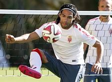 Colombian striker Radamel Falcao criticizes referee on twitter