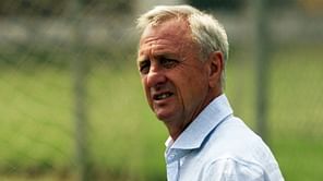Johan Cruyff criticises Barcelona over Suarez signing