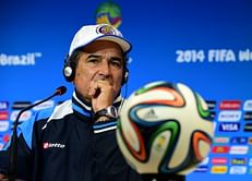 Costa Rica coach wants FIFA to keep an eye on Robben's diving