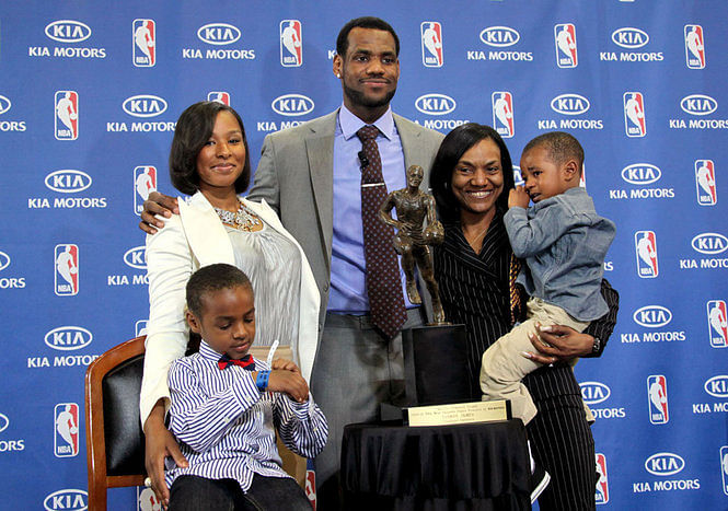 How tall is LeBron James? NBA heavyweight's sons take after him when it  comes to their
