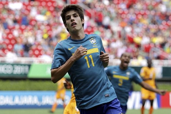 Chelsea send Lucas Piazon on loan to Eintracht Frankfurt
