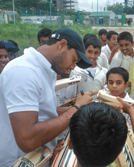 Mayank Agarwal obliges the autograph hunters