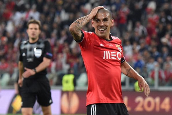 Liverpool told to stump up £5.5 million for Benfica right-back Maxi Pereira, according to reports