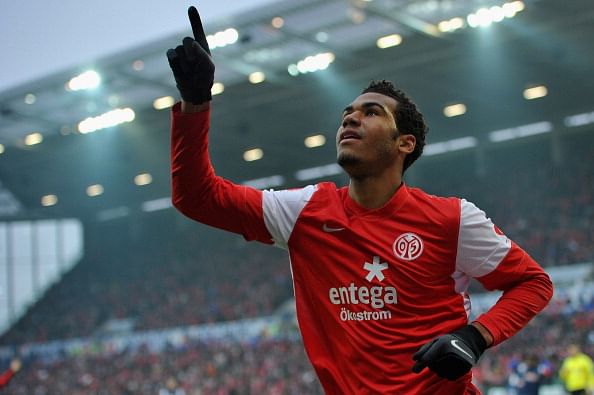 Mainz striker Maxim Choupo-Moting joins Schalke