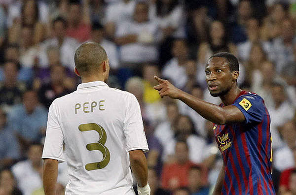 Video: Seydou Keita refuses to shake hands with Pepe and throws a water-bottle on him