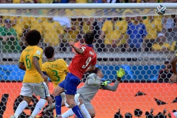 Chile's Mauricio Pinilla gets tattoo of last second shot against Brazil that hit the crossbar