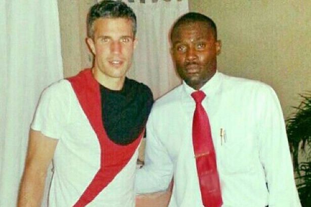 Waiter gets suspended after clicking a photo with Robin van Persie