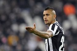 Manchester United agree £40m deal for Arturo Vidal, according to reports