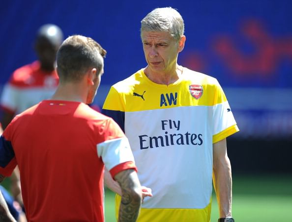 Arsenal's Jack Wilshere apologizes for smoking on holiday
