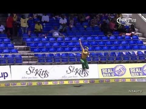 Video: Martin Guptill (without the cape) defies gravity to take a stunning catch at boundary
