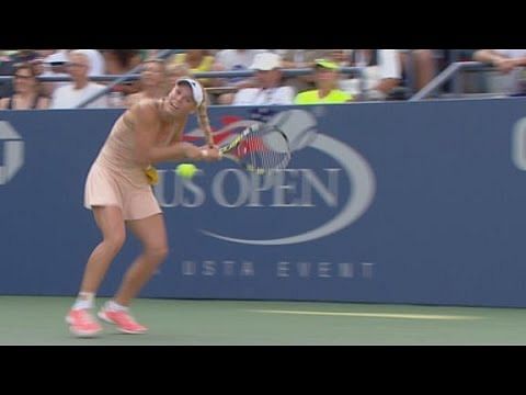 2014 US Open: Caroline Wozniacki's hair gets stuck in her racket