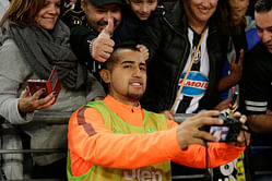 Manchester United target Arturo Vidal confirms that he is staying at Juventus