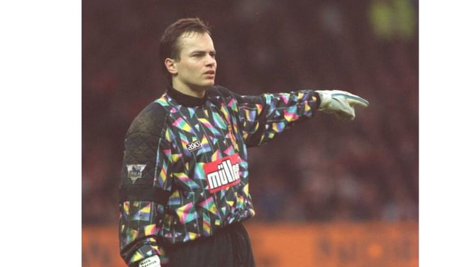 10 most entertaining goalkeepers in football history