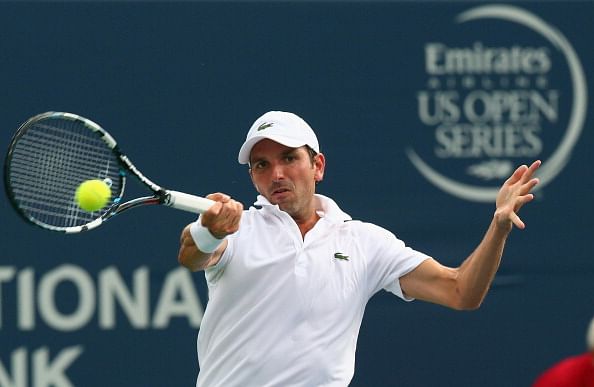 Rogers Cup: Julien Benneteau beats Lleyton Hewitt 6-1, 6-2