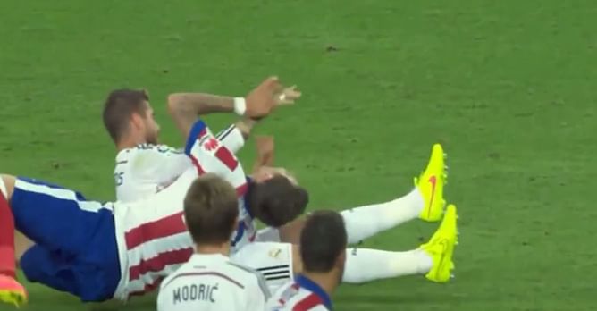 Sergio Ramos escapes red card for punching Mandzukic on his face