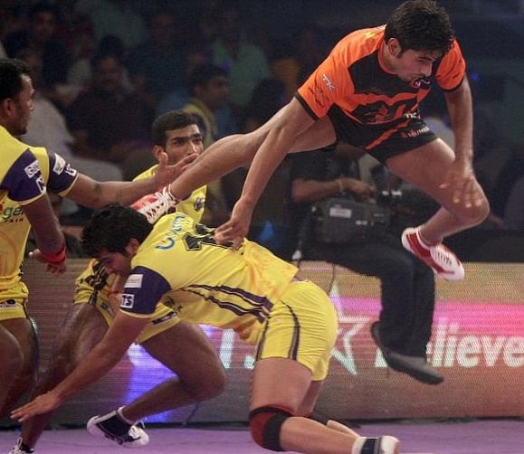 Pro Kabaddi League: Vizag nose ahead of Mumbai, win 44-43