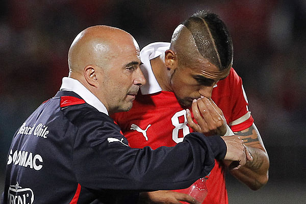 Arturo Vidal's knee troubles holding up transfer to Manchester - Jorge Sampaoli