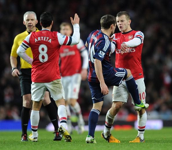 Michael Owen gives opinion on Arsenal, spews nonsense