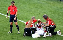 "Let me play the goalkeeper, Neuer!" German internationals joke about Kramer's concussion in World Cup final