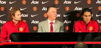 Video: Journalists clap for Falcao at the end of Louis van Gaal's press conference