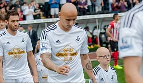 Jonjo Shelvey fulfills seven-year-old Alopecia patient's dream