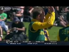 Is there anything ABD can't do? Picks his maiden ODI wicket as South Africa seal series