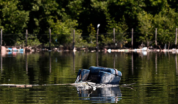 Rio begins work to clean Olympic sailing waters
