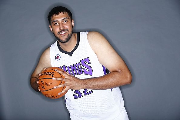 Sacramento Kings waive Sim Bhullar