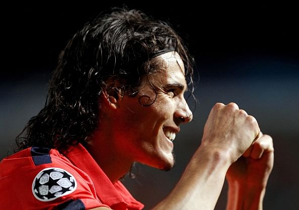 Video: Edinson Cavani changes goal celebration to avoid getting sent off again