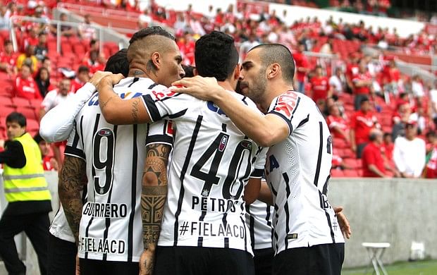 Corinthians keep top-four hopes alive
