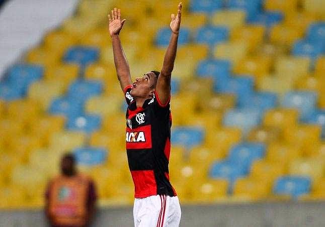 Gabriel fires Flamengo to victory over Internacional