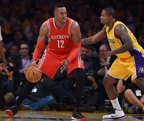 Dwight Howard guarded by Wayne Ellington