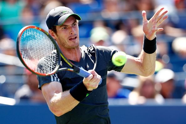 Murray hits bizarre shot in China Open