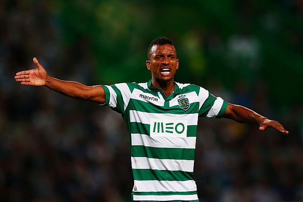 Video: Nani makes amazing back-heel pass to referee in Sporting-Chelsea game