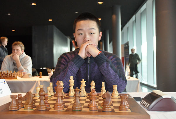 Wei Yi takes sole lead at world junior's championship