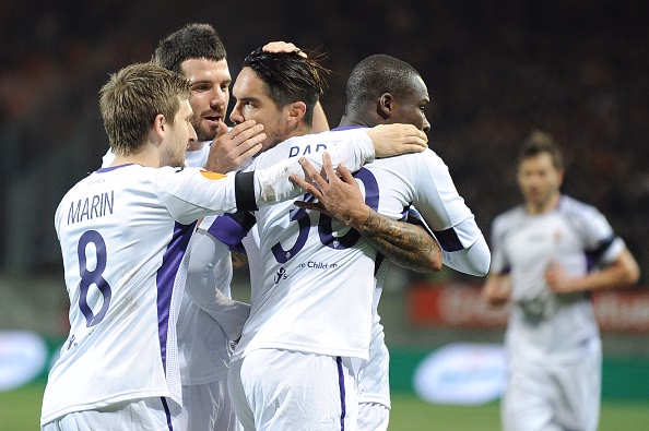 Europa League: 10-man Fiorentina qualify for the knockout stages
