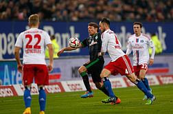 Video: Hamburg nearly throw away 4-on-1 counter attack against Bremen