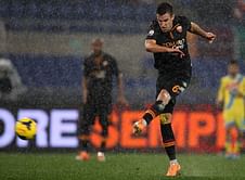 Will Kevin Strootman be the ideal midfield signing for Manchester United?