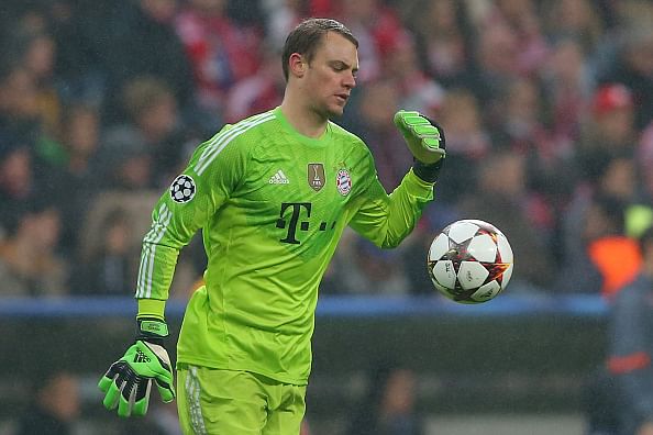 Video: Bayern Munich's Manuel Neuer makes incredible double save to deny Roma