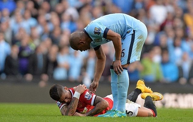 Manchester United defender Marcos Rojo sidelined for six weeks with